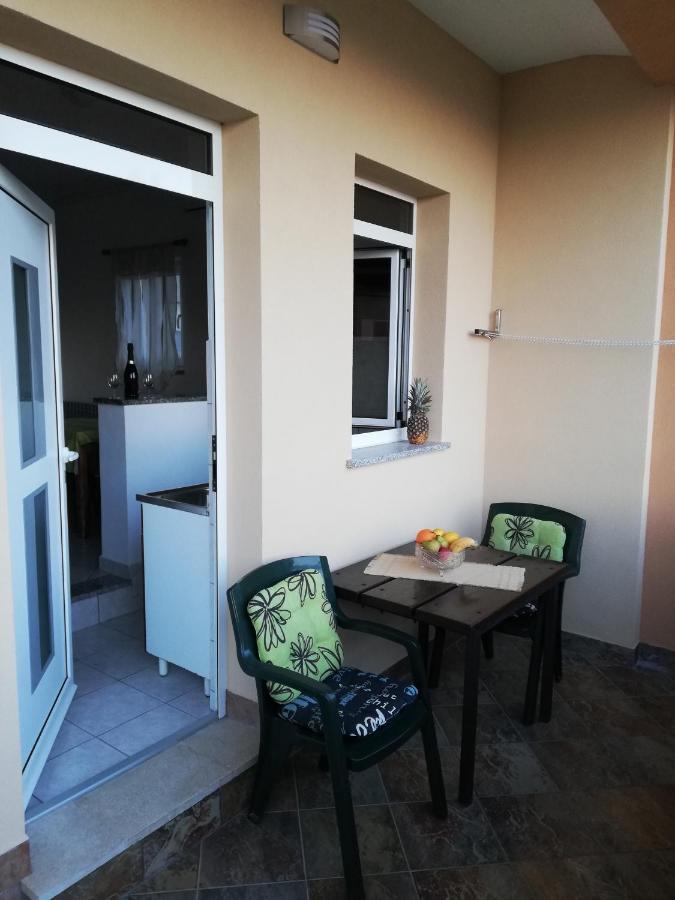 Apartment Piranesi With A Parking Space Pula Exterior photo